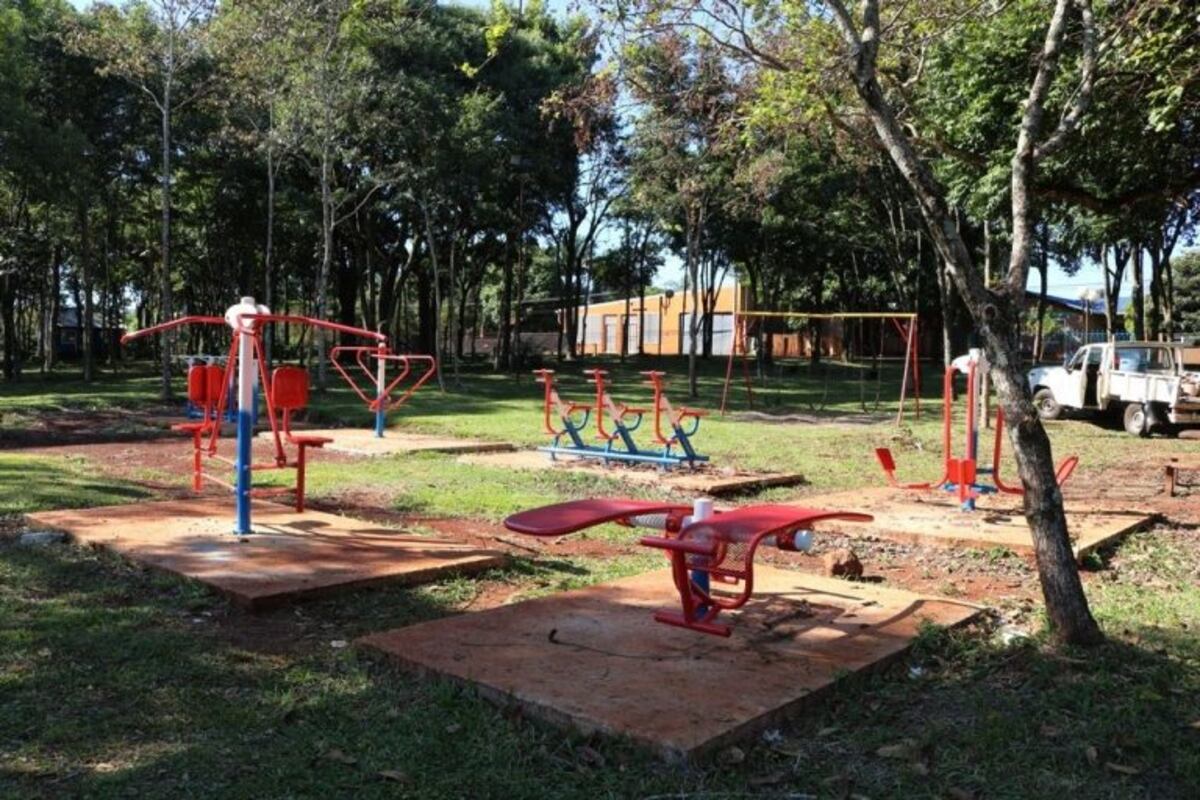 Avanzan las obras de mantenimiento de cordón cuneta y plazas de Oberá