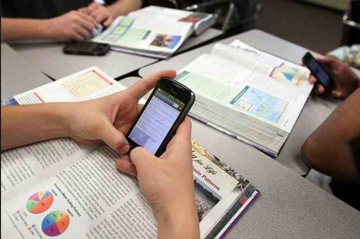 Las redes sociales y Whatsapp distraen a los alumnos en horario de clase.