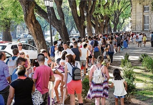 Quienes deban vacunarse contra la fiebre amarilla deberán concurrir a los vacunatorios provinciales.