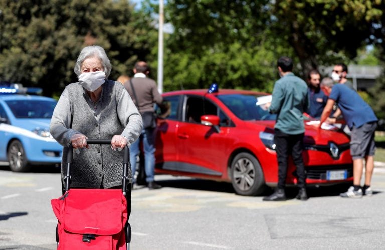 En Roma comenzaron las salidas luego del anuncio del Gobierno (Foto: EFE/EPA/Riccardo Antimiani)