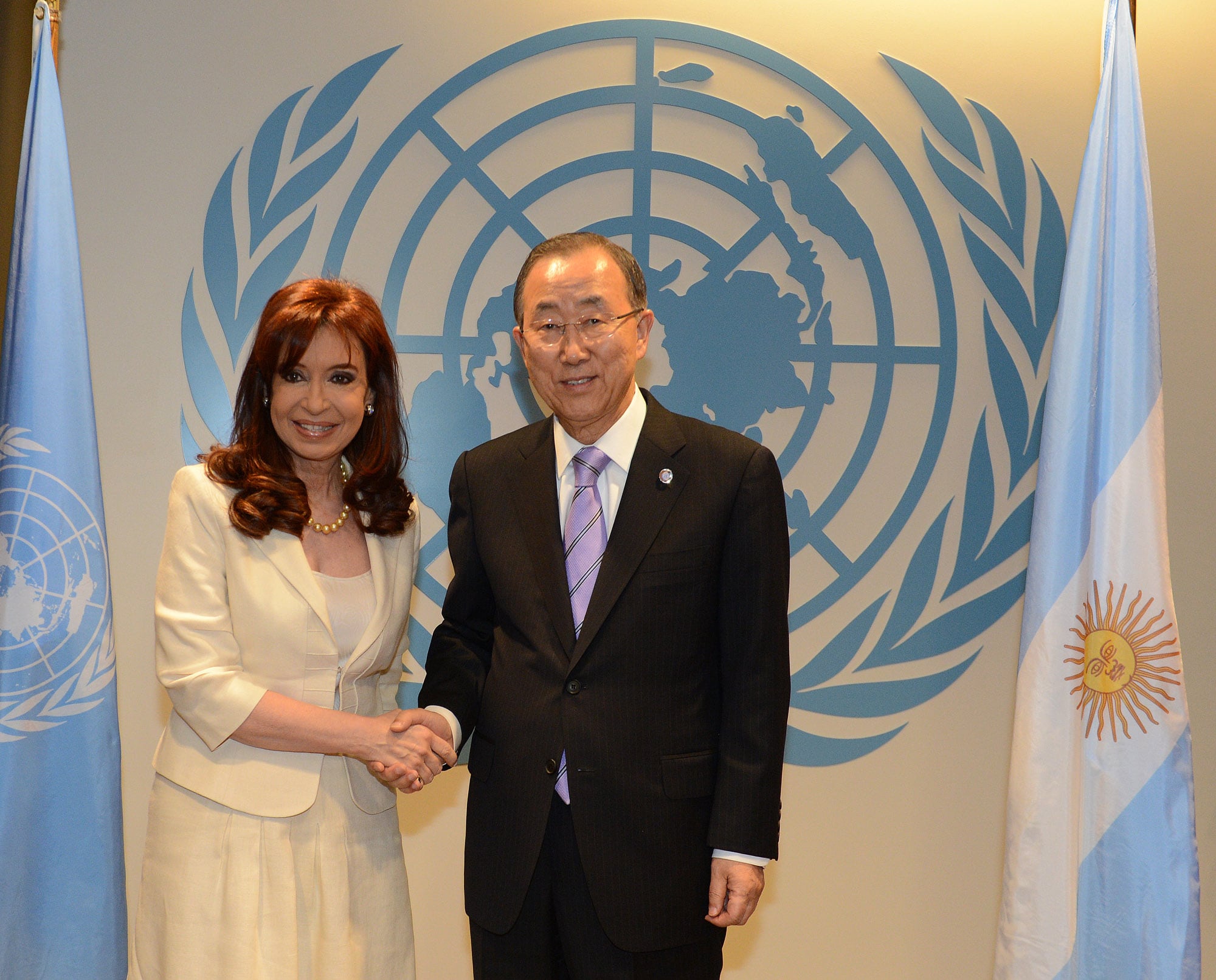 DYN11, NEW YORK 22/09/14, LA PRESIDENTA CRISTINA FERNÁNDEZ SE REUNIÓ ESTA TARDE DURANTE MEDIA HORA CON EL SECRETARIO GENERAL DE LAS NACIONES UNIDAS, BAN KI-MOON.FOTO.DYN/PRESIDENCIA eeuu nueva york cristina fernandez de kirchner ban ki moon visita de la p