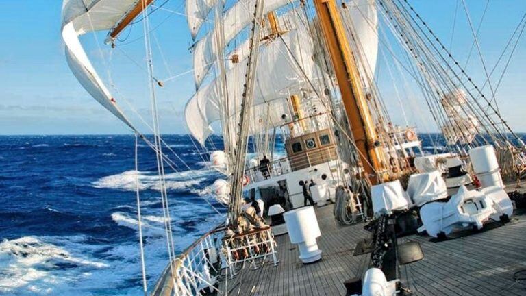 La fragata ARA “Libertad”, e su navegación de regreso al país. Arribará el 25 de enero a Mar del Plata y a bordo llegará el marino jujeño Franco Chapor.