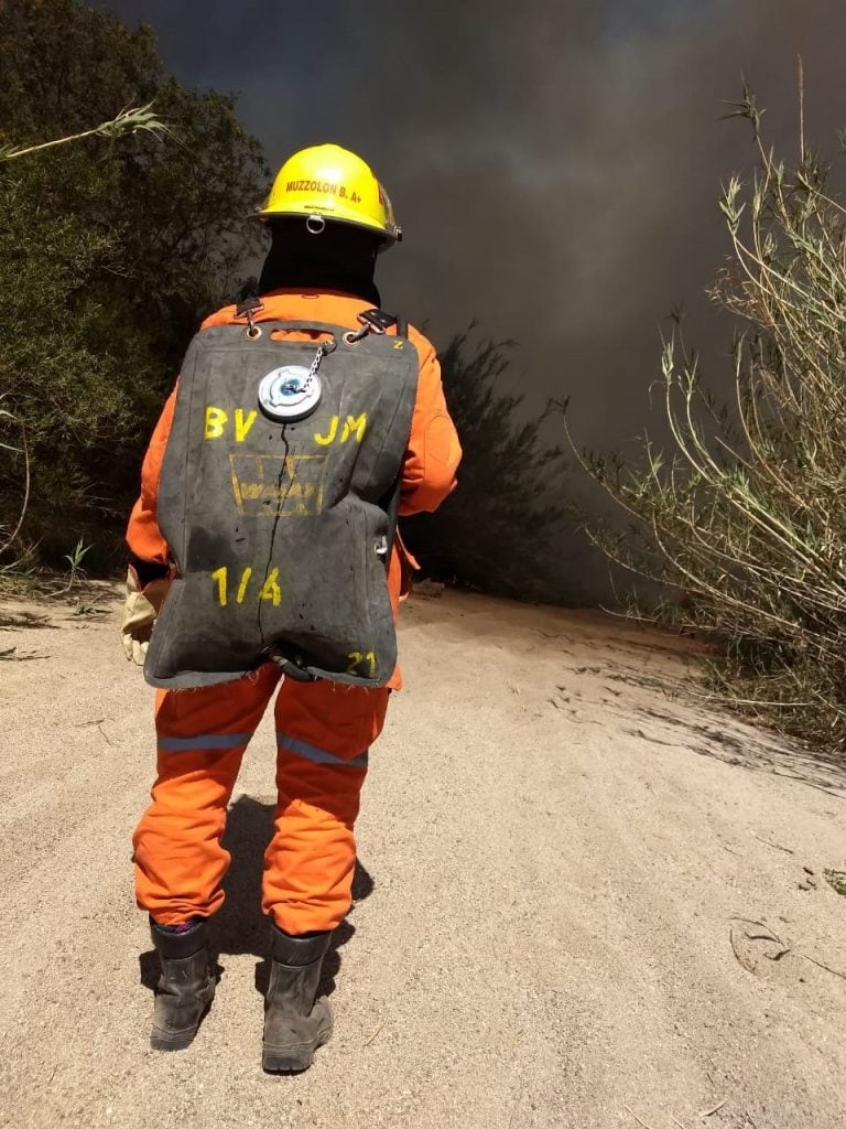 Incendio en Colonia Caroya Municipalidad (Bomberos y Canal 2)