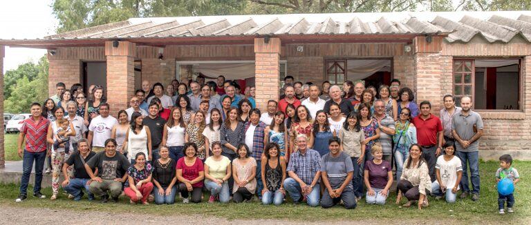 El decano de la Facultad de Ingeniería y autor de la nota, Gustavo Lores (abajo al centro), con docentes y estudiantes de la UNJu.