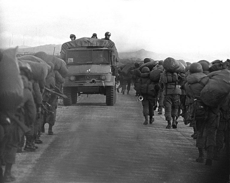 Tropas Argentinas tras recuperación de Malvinas