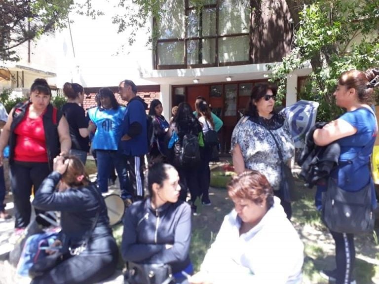 Los trabajadores tomaron medidas que no permitieron el inicio de clases en algunas escuelas.