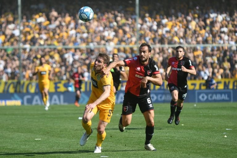 Claudio Riaño y Santiago Gentiletti fueron titulares en el clásico rosarino. (@carcoficial)