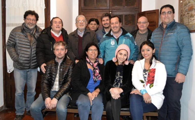 El diputado nacional Alejandro Snopek junto a sus compañeros de lista y dirigentes que adhieren a su candidatura, entre ellos el diputado Ramiro Tizón, que también abandonó las filas de Cambia Jujuy.