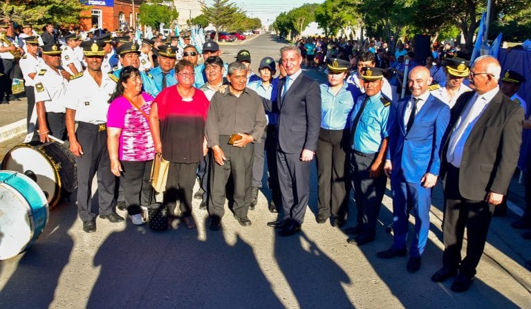 Vecinos y autoridades en Sarmiento