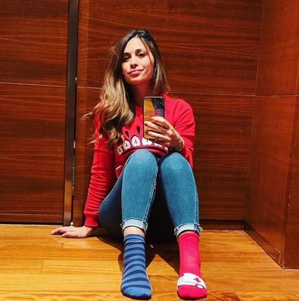 Anto Roccuzzo se unió al Día Mundial del Síndrome de Down usando una media de cada color. (@antoroccuzzo88)