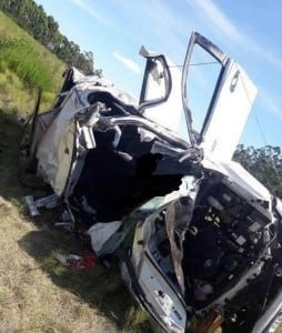 Así quedó la camioneta Hilux después de rozar a un vehículo que venía de la mano contrario en RN 14. (Foto: Monte Caseros Online).