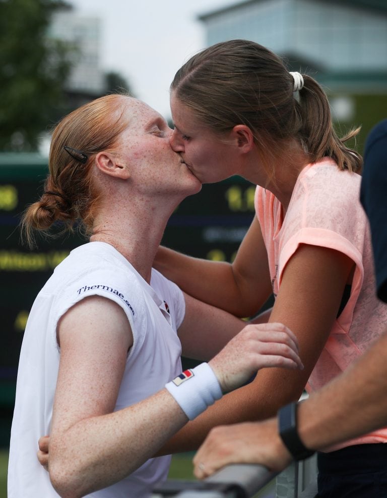 La belga Alison Van Uytvanck besa a su novia Griet Minne en la tercera ronda del torneo de tenis de Wimbledon