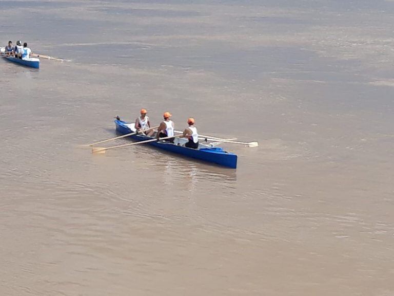 Los deportistas en acción.