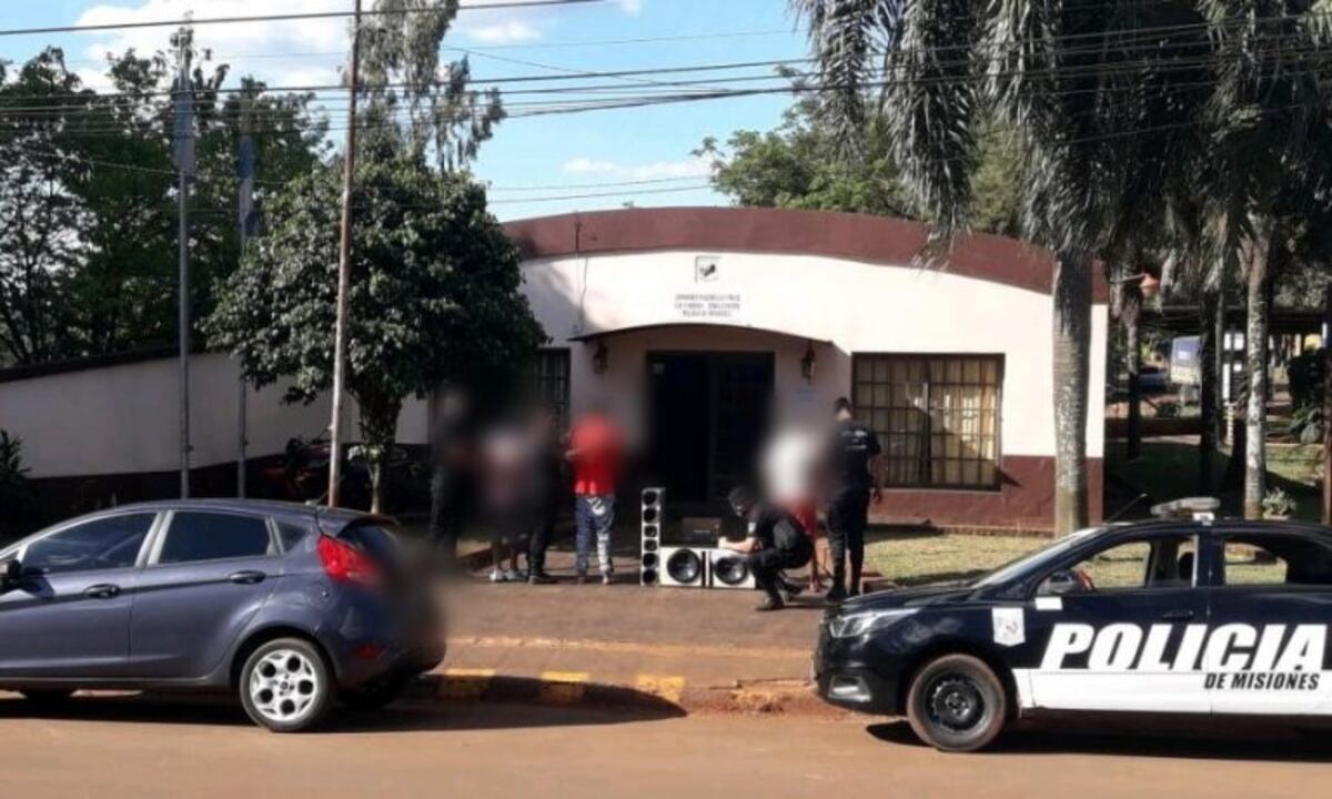 Tres jóvenes fueron detenidos por el robo de una caja de sonido y una potencia