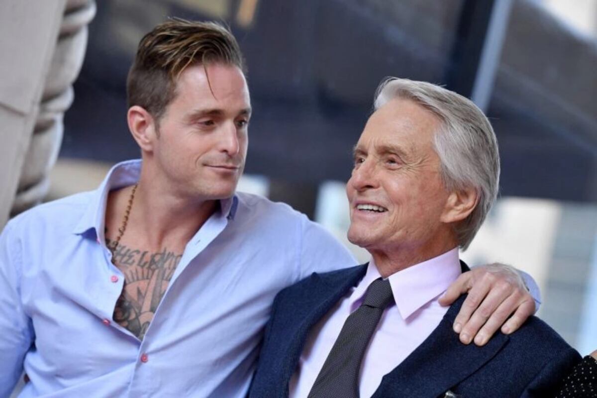 El hijo de Michael Douglas contó que su papá lo hacía repartir marihuana cuando era niño