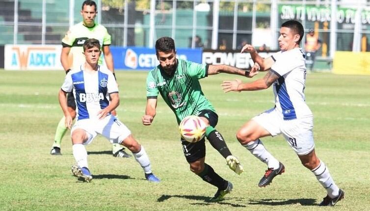 San Martín de San Juan le sacó ventaja a Talleres de Córdoba en el partido de ida.