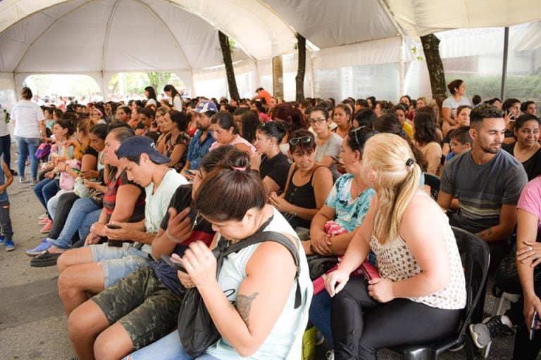 La gente llegó desde distintas localidades de Calamuchita para recibir el beneficio enmarcado dentro del Programa Nacional contra el Hambre.