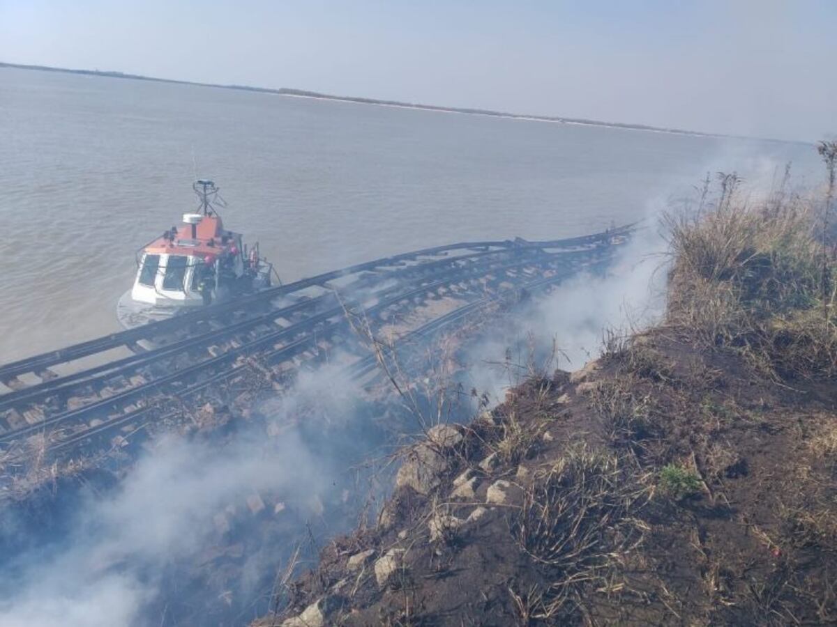Incendio en la ex zona franca de Bolivia demandó un segundo día de trabajo
