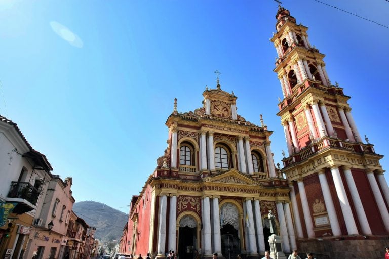 Vista de la iglesia San Francisco en la ciudad de Salta.