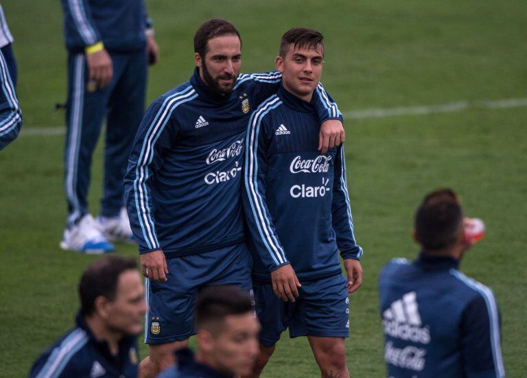 Argentina's national football team players Gonzalo Higuain (L) walks with Paulo Dybala (R) during a training session in Lima on October 04, 2016.
Argentina will face Peru in a FIFA World Cup Russia 2018 qualifier match on October 6. / AFP PHOTO / ERNESTO 