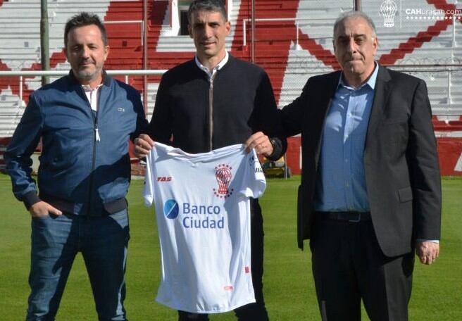 Juan Pablo Vojvoda viene de tener una mala experiencia en Huracán de Parque Patricios .