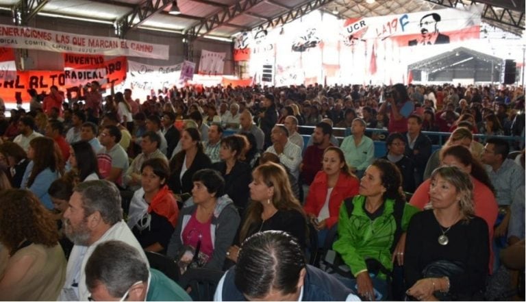 Dirigentes y militantes colmaron el espacio habilitado para el encuentro, en el predio de la estación de trenes.