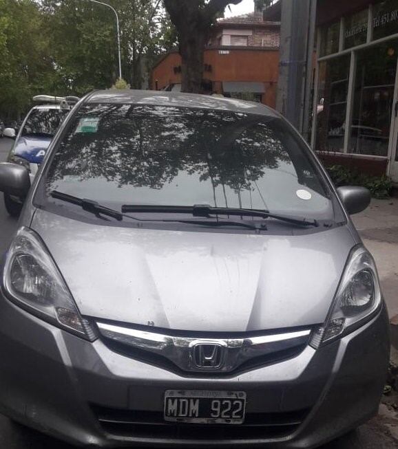 El auto de Marina Morbiducci, encontrado en Olavarría y Almafuerte (Foto: Twitter)