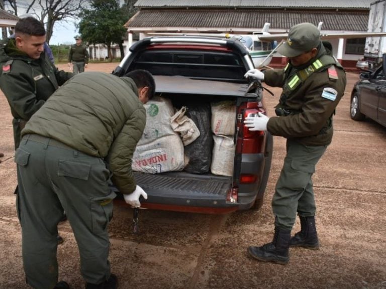 Detuvieron a seis personas y secuestraron más de 500 kilos de marihuana en Virasoro. (Foto: Gendarmería)