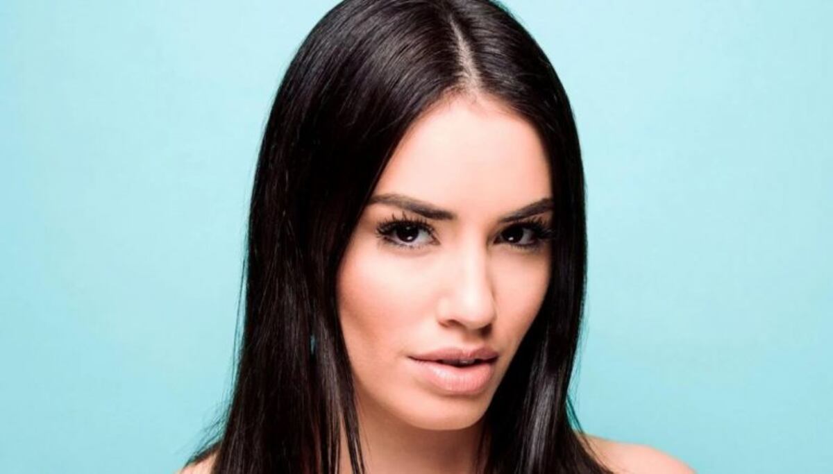 Lali Espósito sorprendió con un radical cambio de look y una foto muy sensual