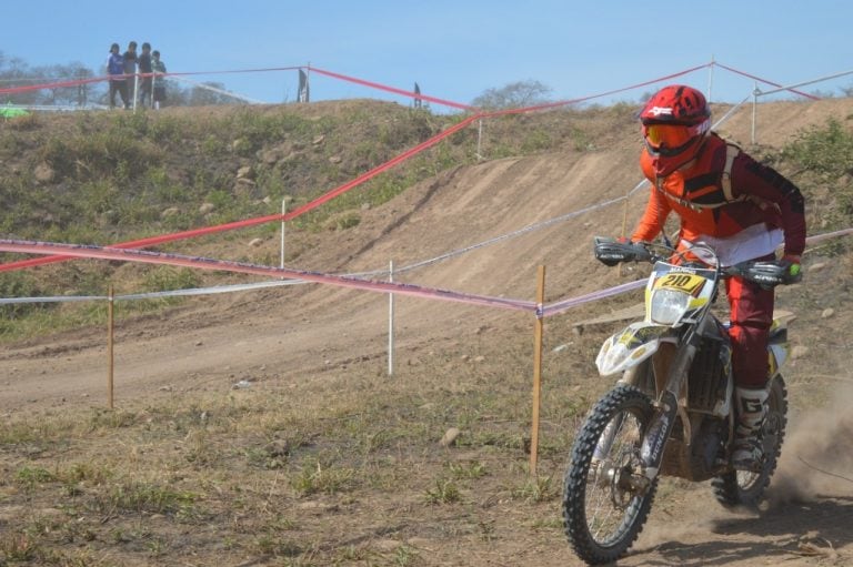 La pista sampedreña, con su extenso recorrido, representa un exigente desafío para los pilotos del enduro.