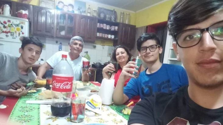 Juan Pablo junto a su familia en Misiones (Infobae).