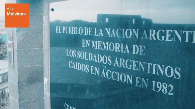 Placa en cementerio de Darwin, Islas Malvinas