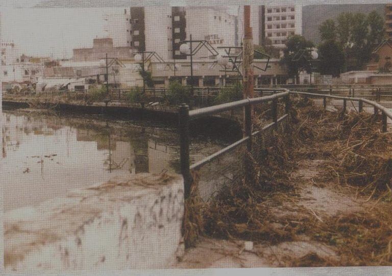 Puente inundado en 1992 Carlos Paz