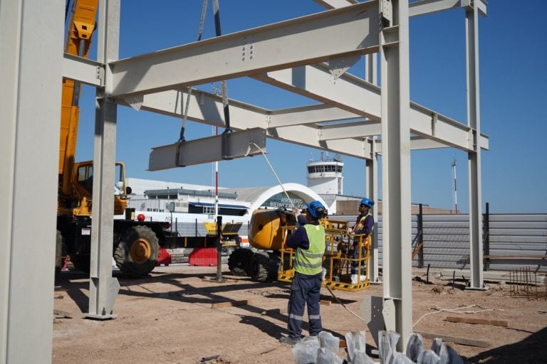 Con la pérdida de vuelos, la remodelación del Aeropuerto parece cada vez más lejana" (@AIR_Rosario)