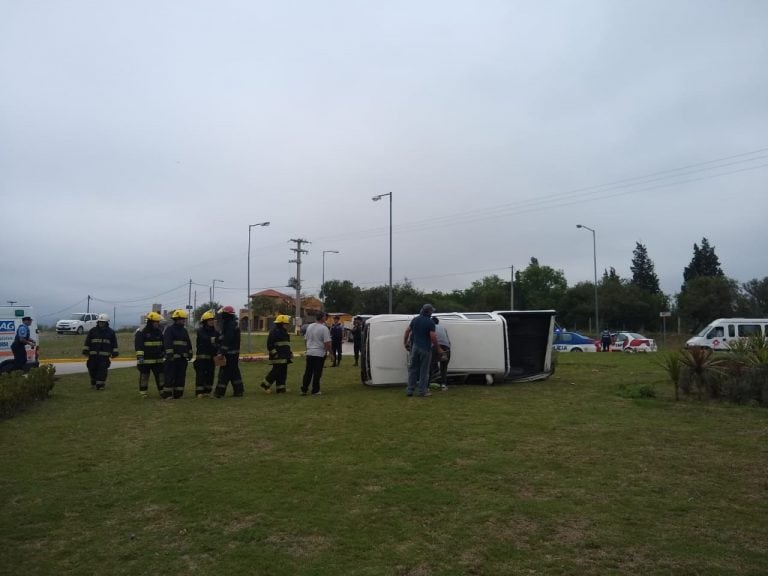 Accidente en la rotonda de la ruta C-45 en Alta Gracia