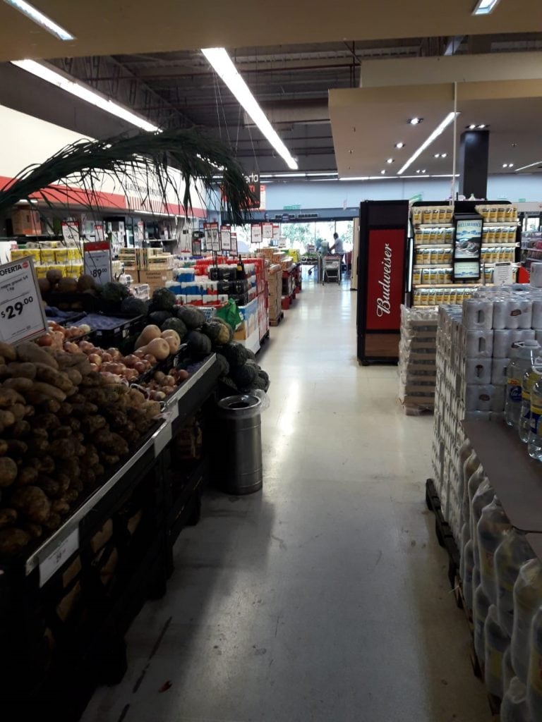 Así se ve uno de los supermercados desde adentro.