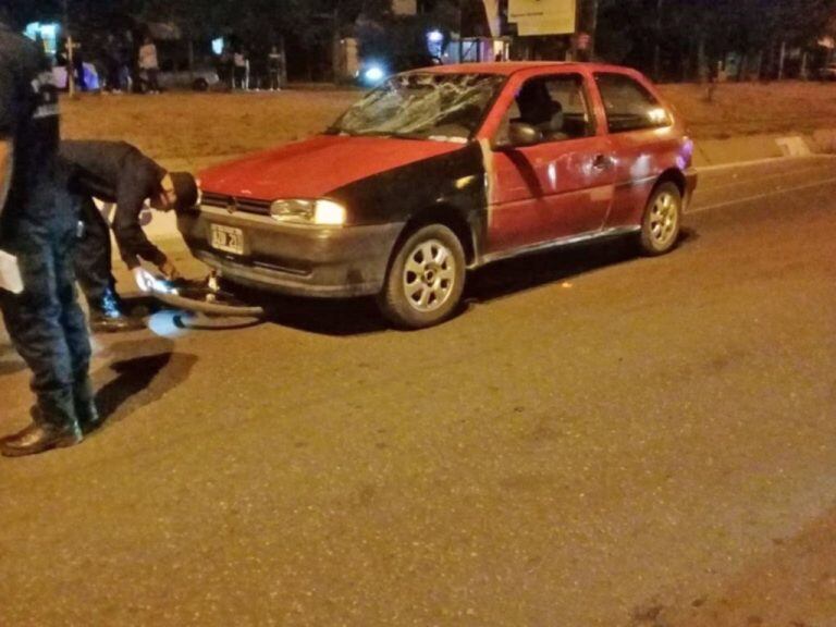 La bicicleta de Ascurra quedó debajo del auto de Candia. Foto: Policía de San Luis