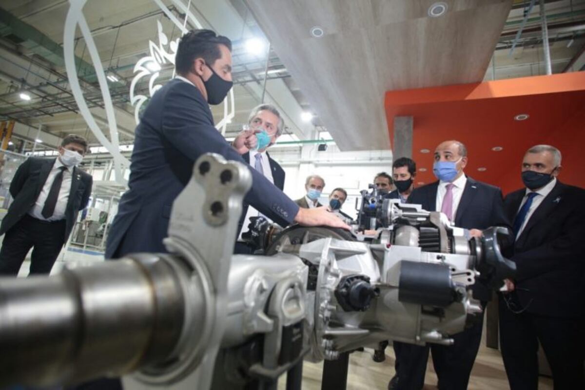 Tucumán: Fernández y Manzur encabezaron la visita a la planta de Scania