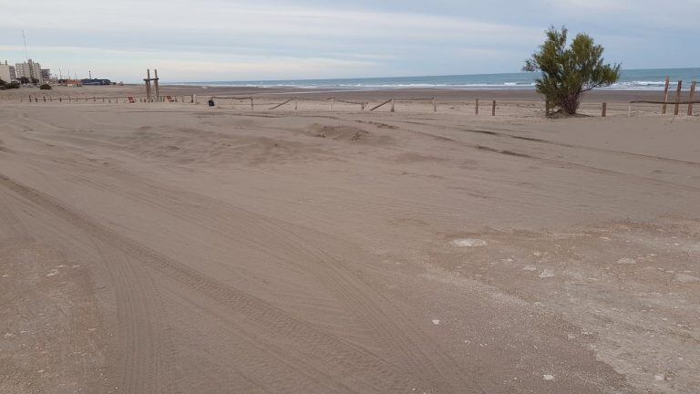 arena en la costanera de Claromecó