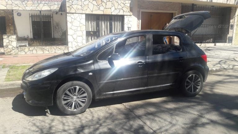 Los sospechosos circulaban a bordo de un Peugeot 307. (@minseg)