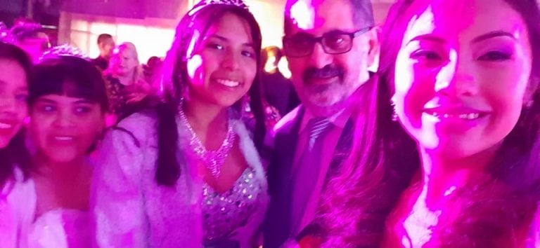 Infinidad de "selfies" se tomaron las cumpleañeras con el intendente Jorge.