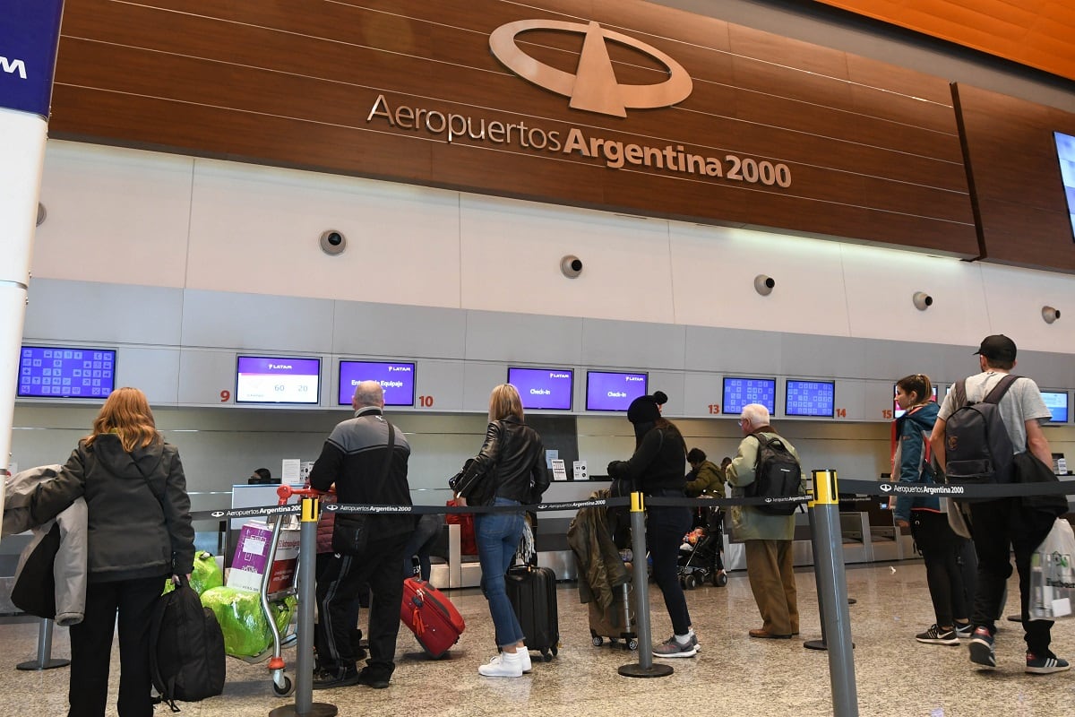 Más de 35.000 pasajeros afectados y cientos de vuelos cancelados por paro de personal aeronáutico.