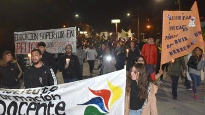 Los vecinos acompañaron a docentes y estudiantes.