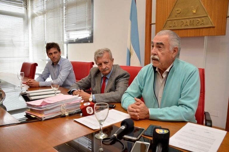 Eleno, Bargero y Etchichury, en el Auditorio de Vialidad (Gobierno de La Pampa)