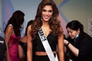 HANDOUT - Iris Mittenaere, Miss Francia 2016, en el backstage de la 65 edición de Miss Universo en Manila, Filipinas, el 29/01/2017.
(vinculado al texto de dpa "Francesa que habló de refugiados es coronada nueva '"Miss Universo'" del 30/01/2017)
(ATENCI