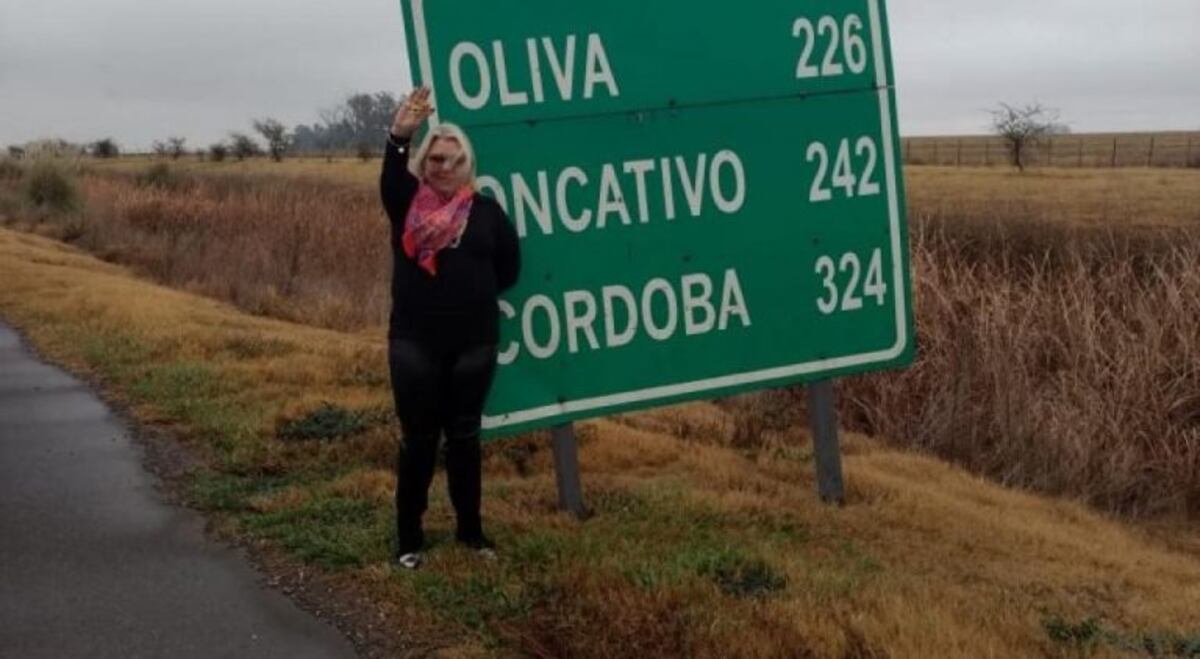 Qué quiso decir Lilita Carrió con un tuit en su llegada a Córdoba: "Vengo a ver a mi único jefe"