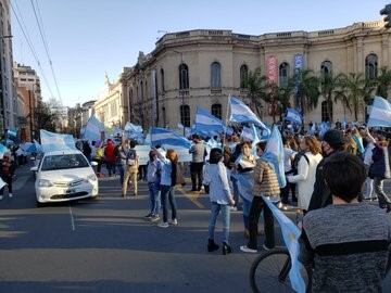 El banderazo en parte del país se replicó en Córdoba, aunque con un número menor que en ocasiones anteriores.