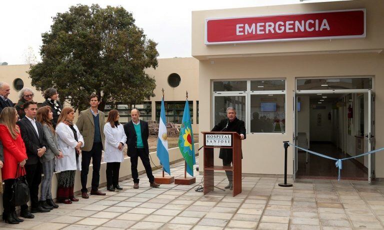 Javier Martínez inaugurando la Guardia del Hospital San José