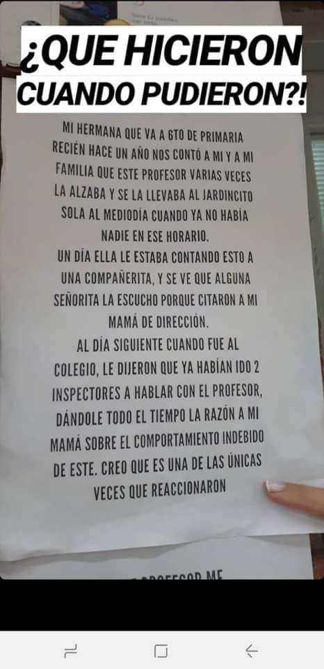 Carteles donde denuncian acoso.