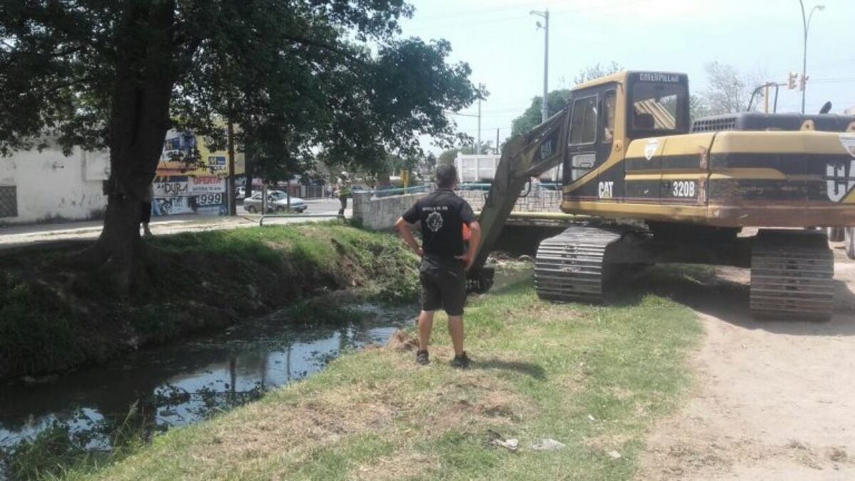 Provincia retomó la limpieza del Canal Maestro Sur